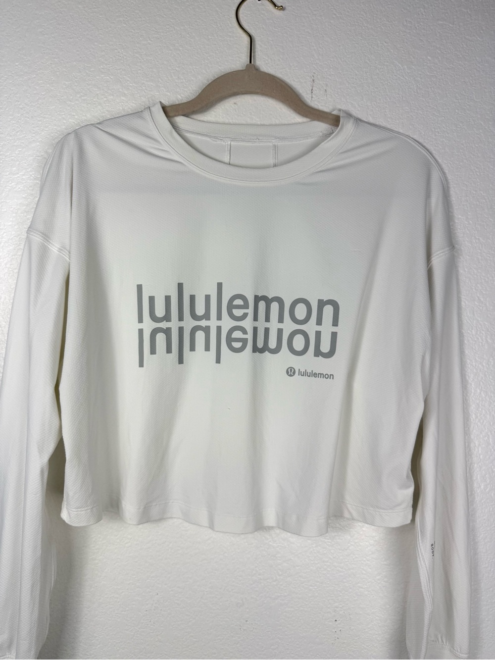 lululemon athletica White Long-Sleeve Logo Crop Top size L